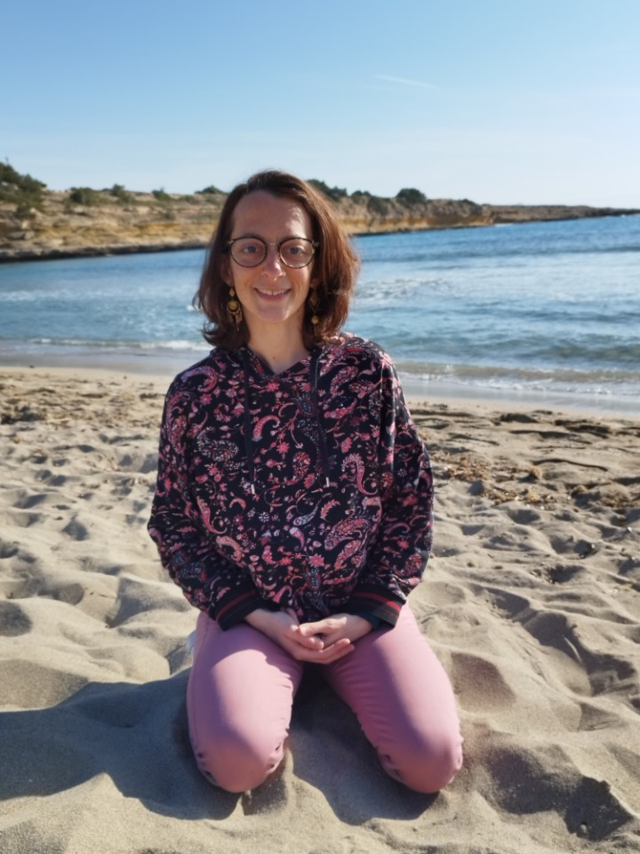 portrait praticienne shiatsu sur la plage
